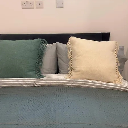 2br, 3double Bed, 2 Bath, Wifi , Free Parking * Bradford (West Yorkshire)