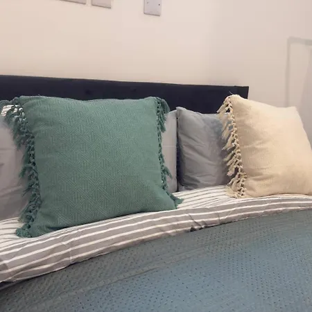 2br, 3double Bed, 2 Bath, Wifi , Free Parking * Bradford (West Yorkshire)