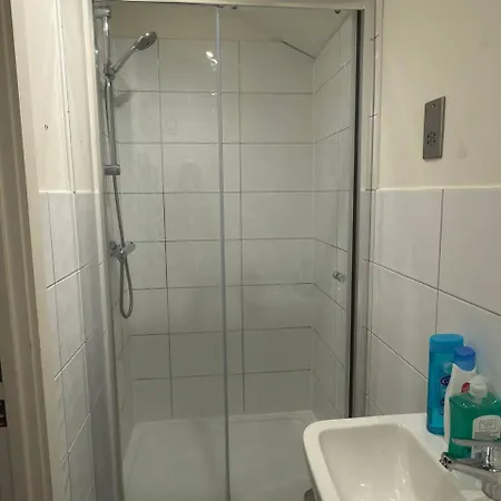 2br, 3double Bed, 2 Bath, Wifi , Free Parking شقة