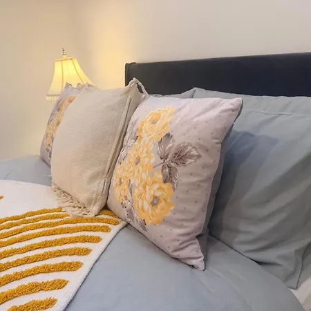 2br, 3double Bed, 2 Bath, Wifi , Free Parking Apartment *