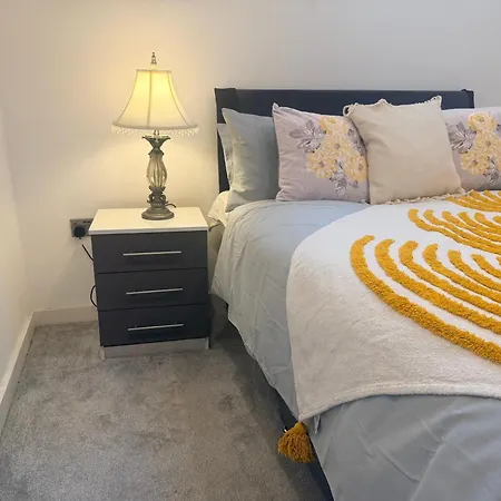 2br, 3double Bed, 2 Bath, Wifi , Free Parking Apartment *