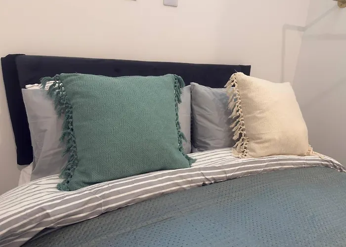 2br, 3double Bed, 2 Bath, Wifi , Free Parking * Bradford (West Yorkshire)