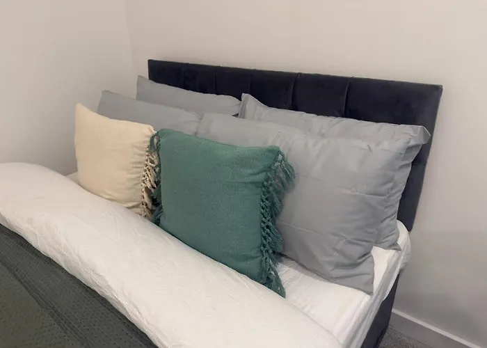 2br, 3double Bed, 2 Bath, Wifi , Free Parking Apartment