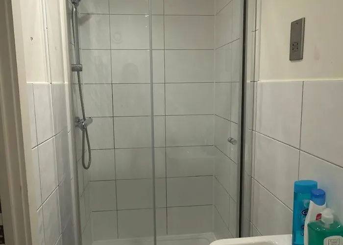 2br, 3double Bed, 2 Bath, Wifi , Free Parking Apartment