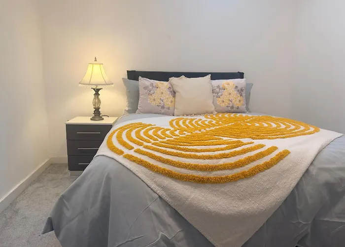 Apartment 2br, 3double Bed, 2 Bath, Wifi , Free Parking